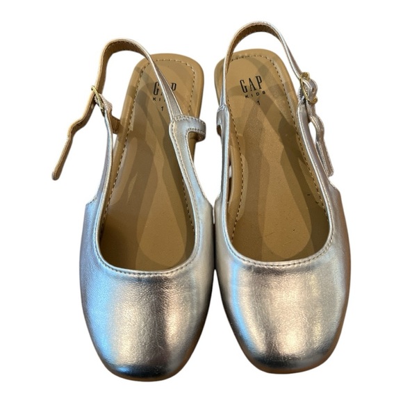 GAP Kids Silver Slingback Shoes-size 1- new without tags - Picture 1 of 2